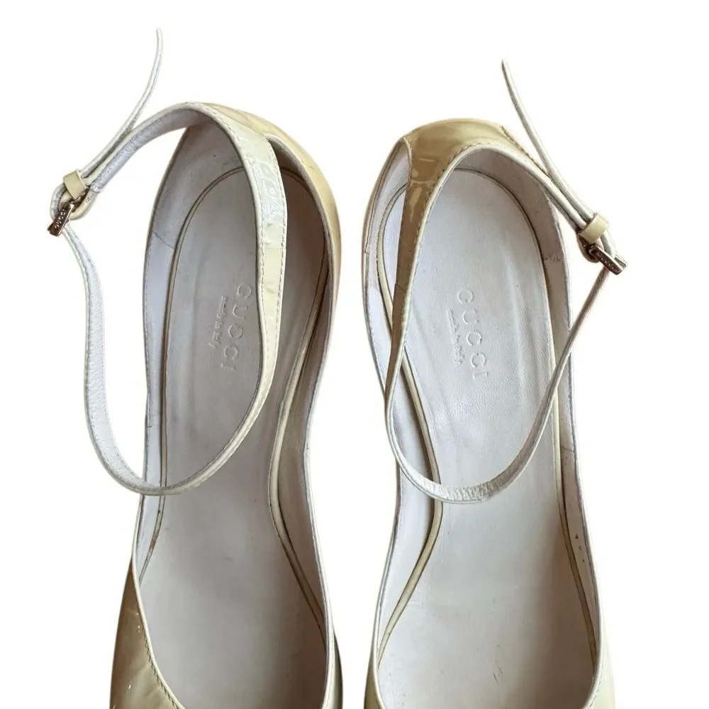 Gucci Women's Horsbit Accent Patent Leather Open Toe Wedge - Size 9